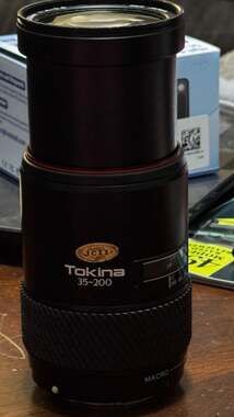 Tokina AF 35-200mm f/4-5.6 SD Macro Zoom Lens for Minolta Sony A-Mount